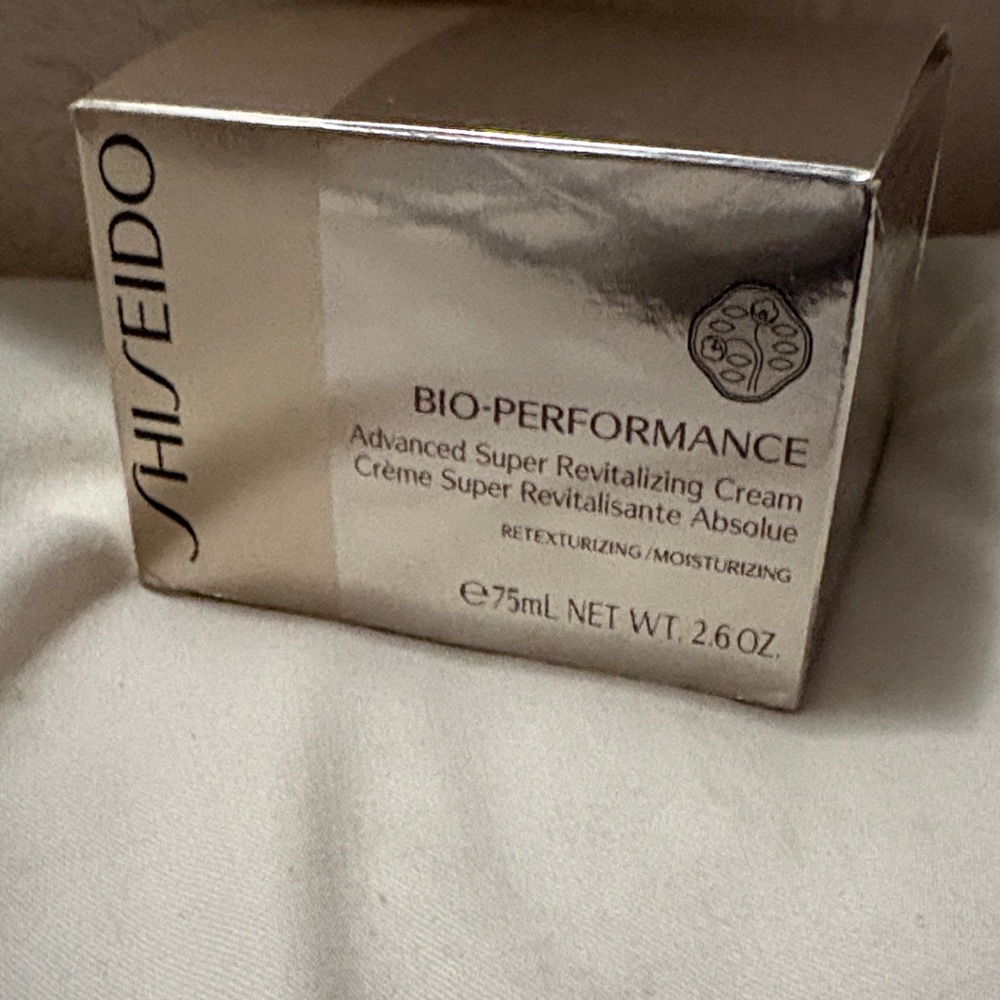 Shiseido Bio-Performance Cream - Silver Packaging